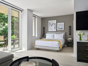 Studio, 1 Queen Bed, Balcony | Pillowtop beds, in-room safe, desk, laptop workspace