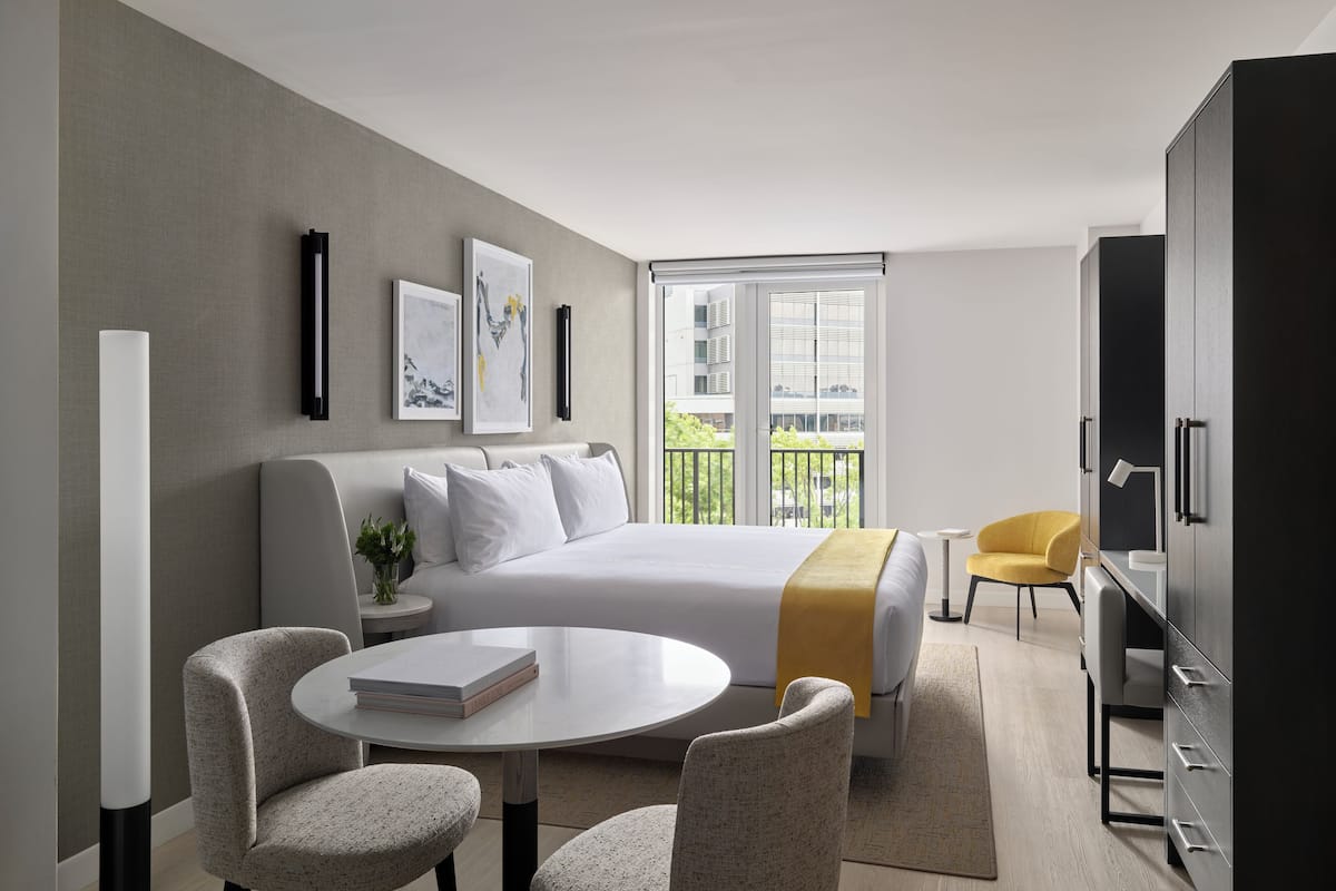 Room, 1 King Bed, Balcony | Pillow-top beds, in-room safe, desk, laptop workspace