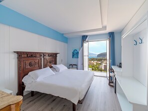 Ropa de cama de alta calidad y minibar 