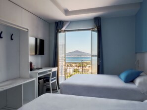 Classic Quadruple Room | Premium bedding, minibar, in-room safe, desk - Cristina Hotel (Sant'Agnello)