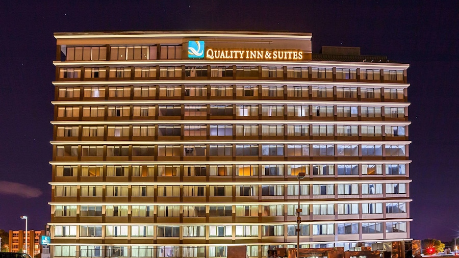 Quality Inn & Suites Cincinnati Downtown Area