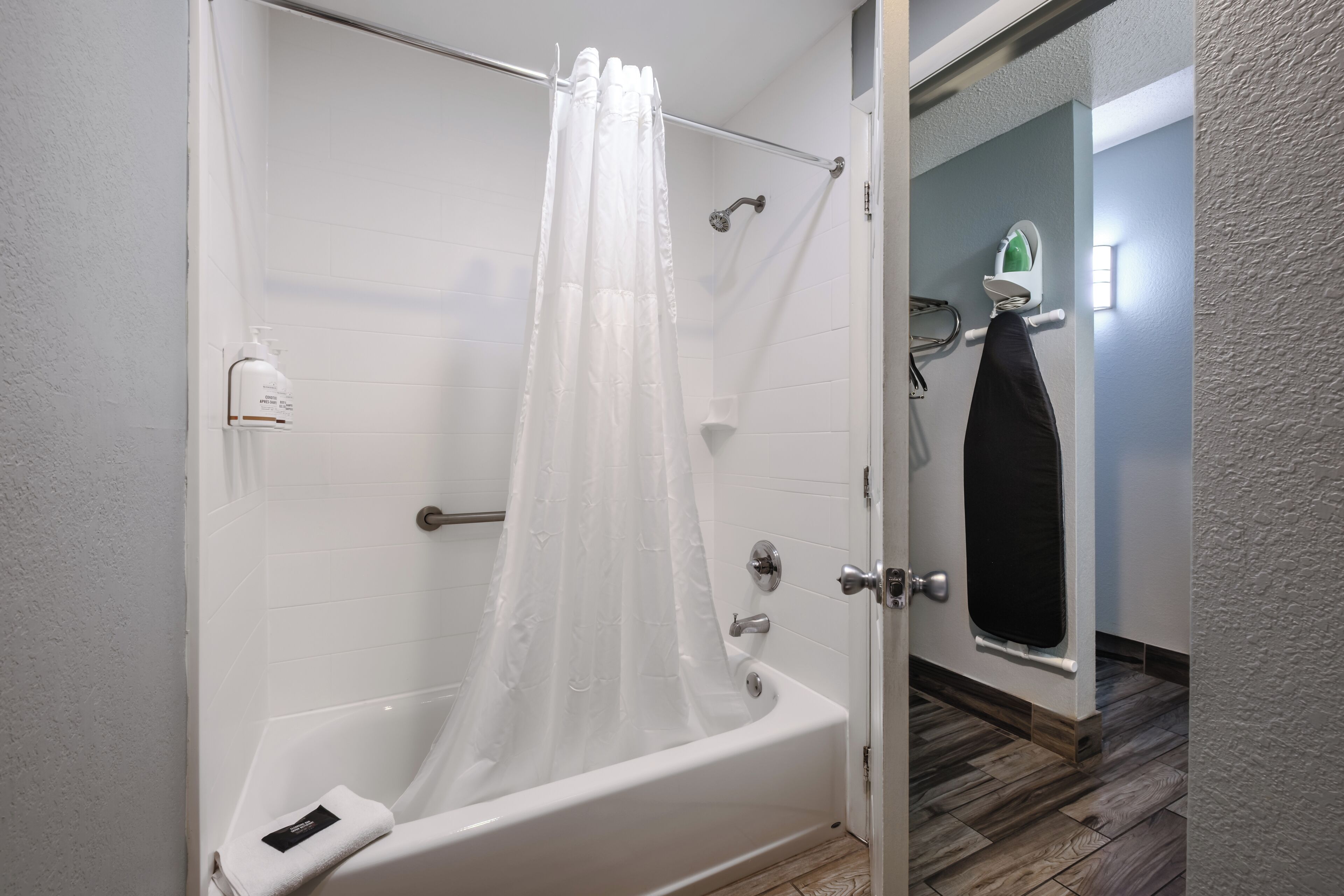 Photo - Baymont by Wyndham Louisville Airport South