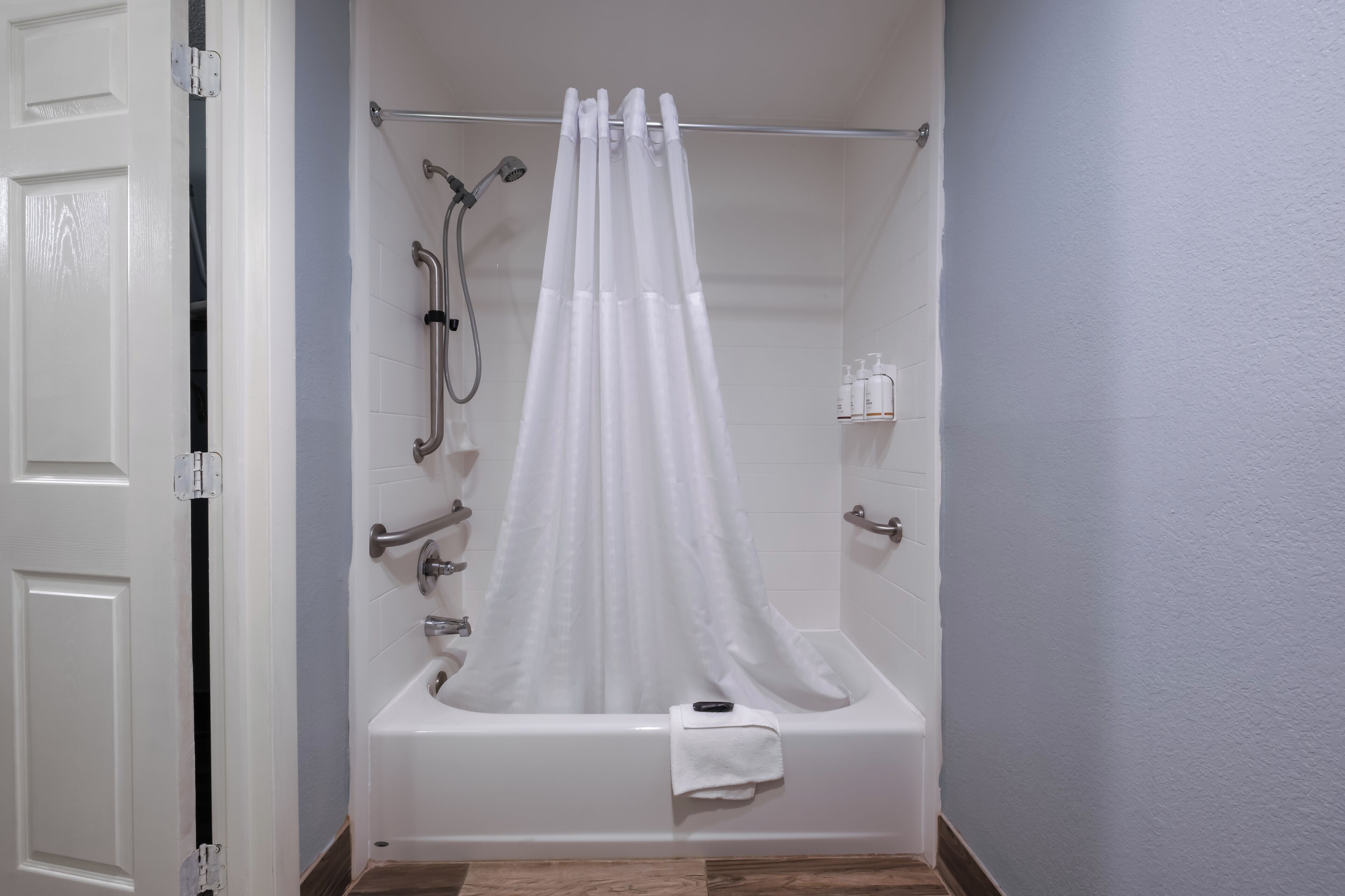 Photo - Baymont by Wyndham Louisville Airport South