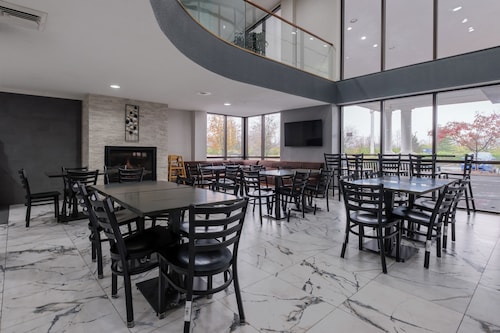 Baymont by Wyndham Louisville Airport South