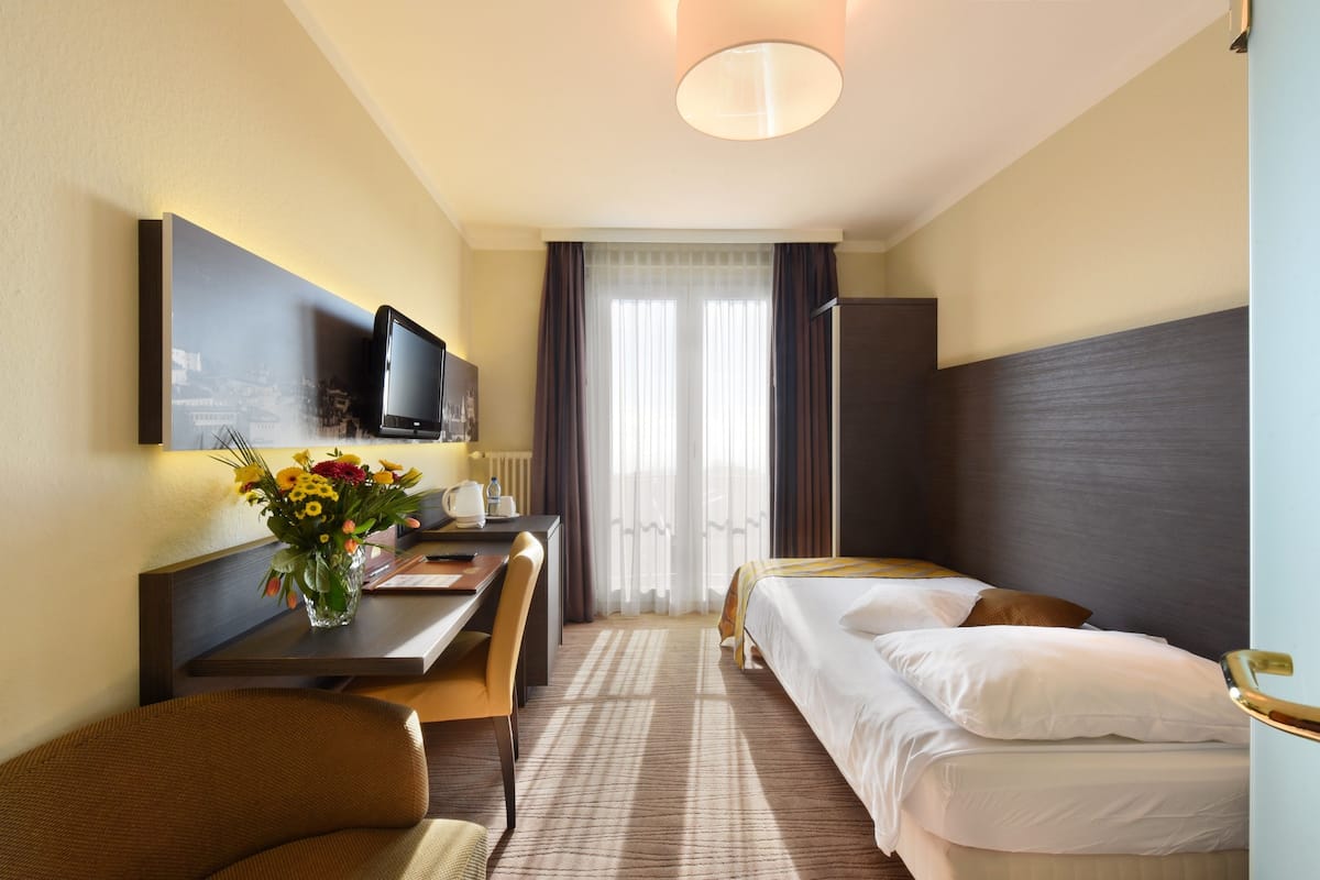 單人房, 湖景 | 客房內保險箱、書桌、隔音、免費無線上網