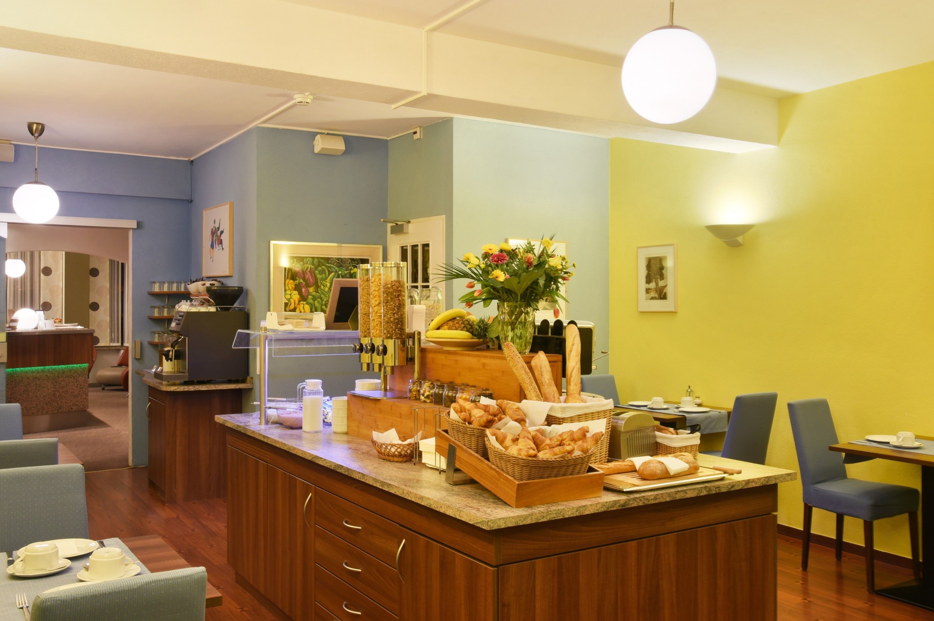 Café da manhã com buffet todos os dias (CHF 20.00 por pessoa) 