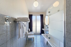 Double Room, City View | Bathroom | Hair dryer, towels - Bellerive Hotel (Lausanne)