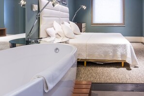 Presidentiële kamer | Een minibar, een bureau, een laptopwerkplek, gratis wifi