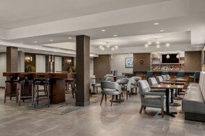 Bar (on property) - Four Points by Sheraton Chicago Westchester/Oak Brook (Westchester)