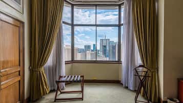 1 bedroom, Egyptian cotton sheets, premium bedding, in-room safe