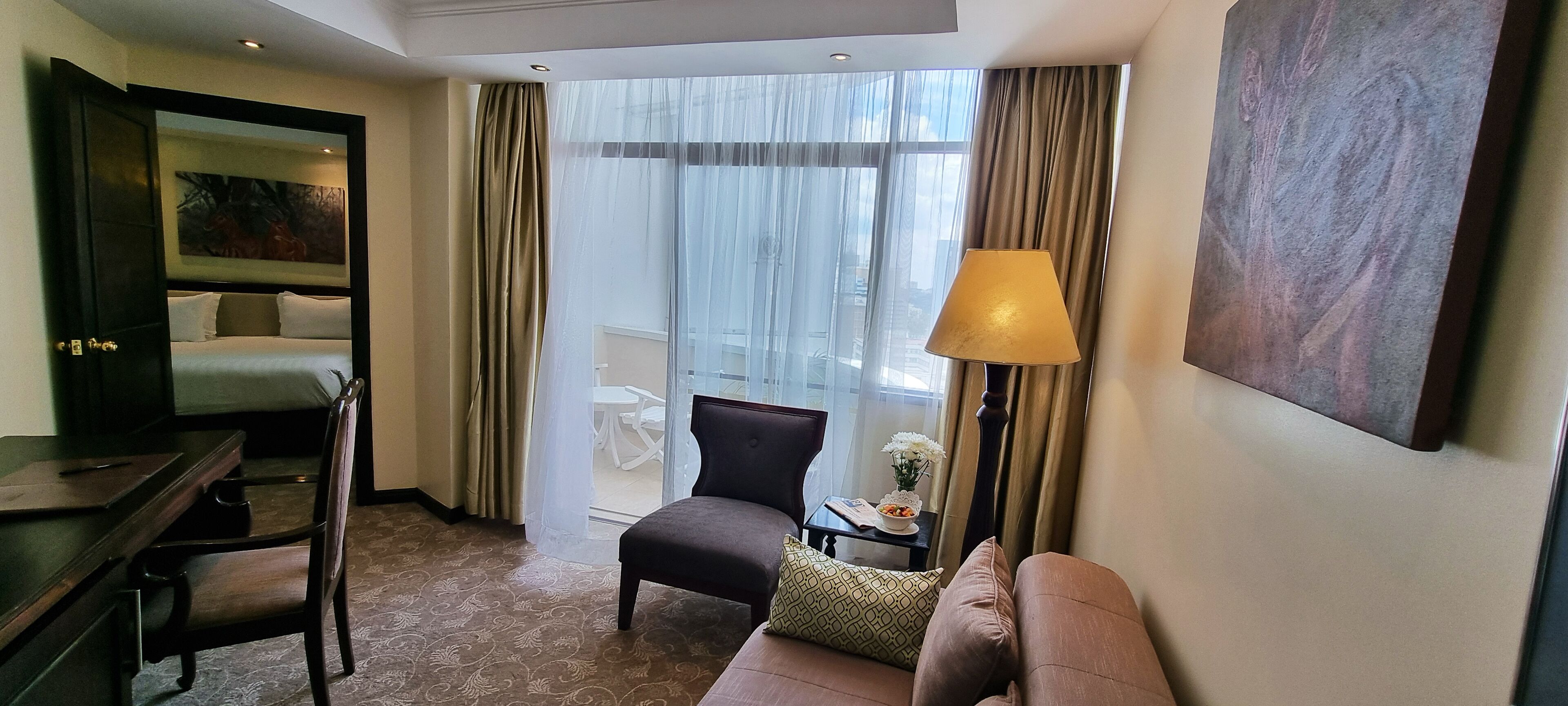 Balcony Suite | Living area | TV