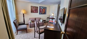 Balcony Suite | Living area | TV