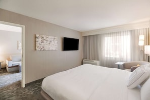 Ropa de cama de alta calidad, camas con pillow-top y escritorio 