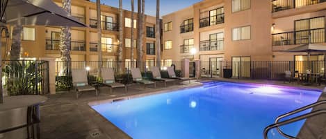 Outdoor pool, sun loungers