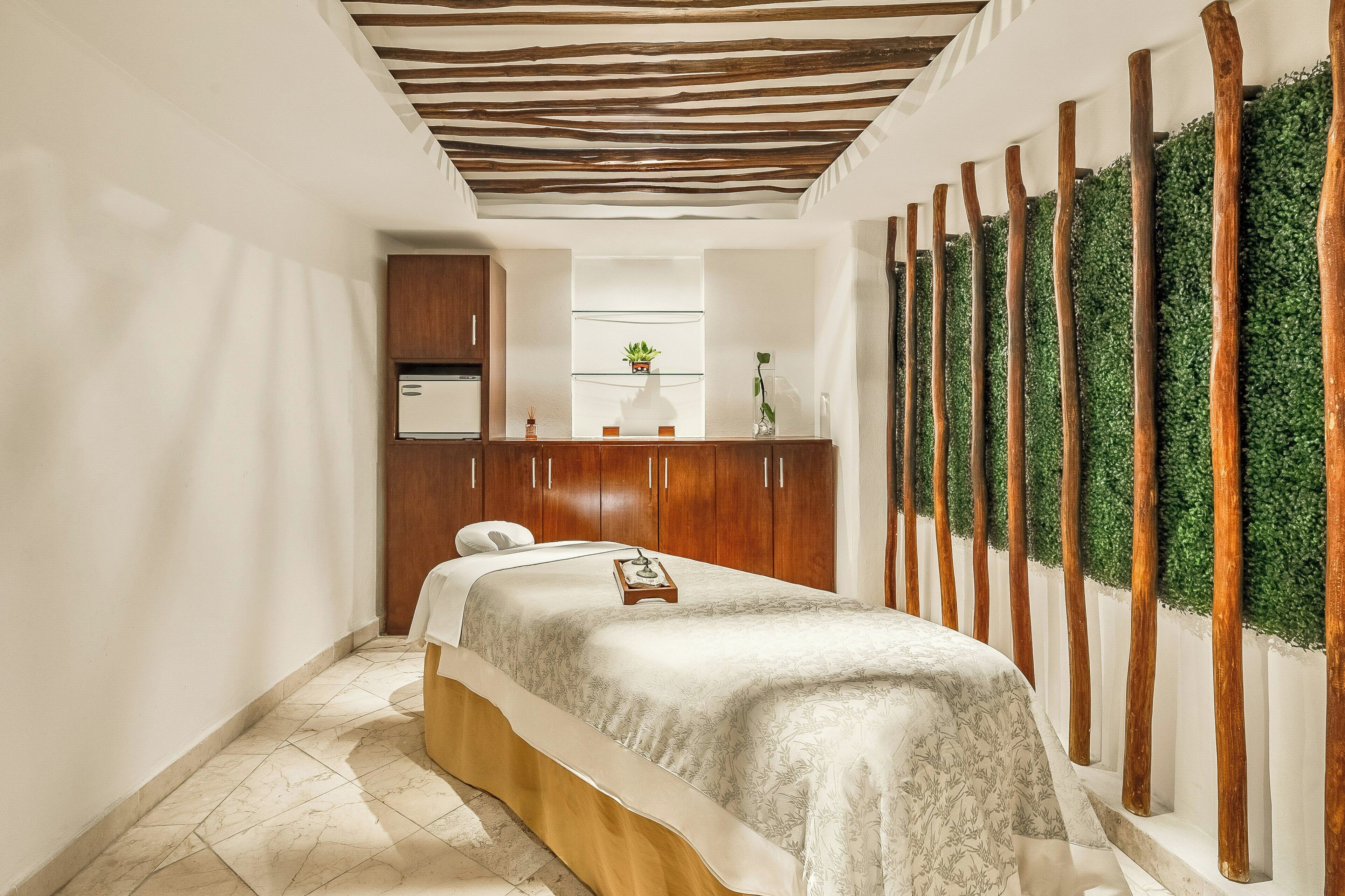 Espace de soins pour les couples, sauna, bain à remous, soins corporels