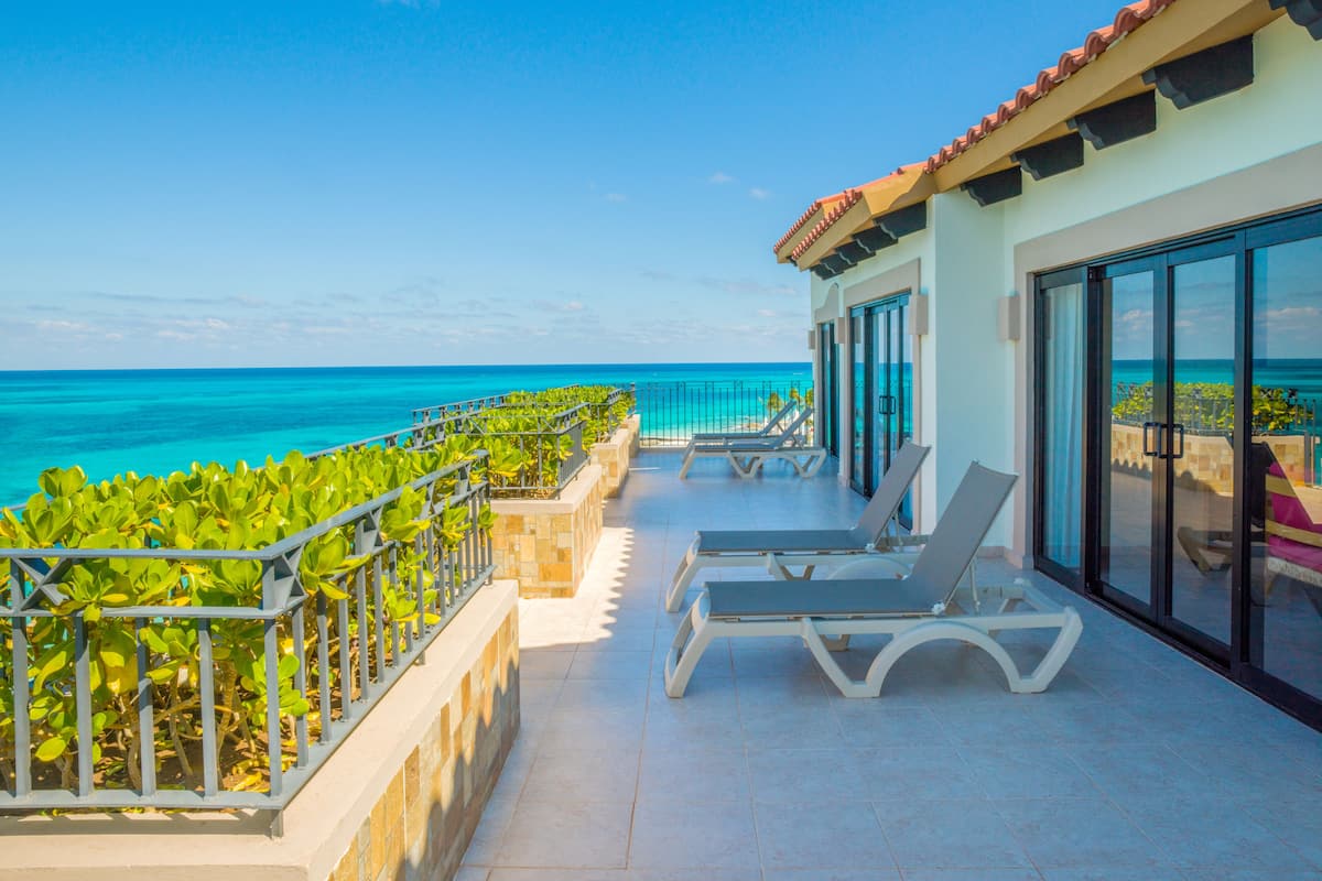 Master Suite, 3 bedrooms plus | Teres/patio