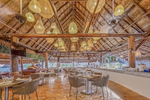 3 restaurants, breakfast, lunch, dinner served; international cuisine