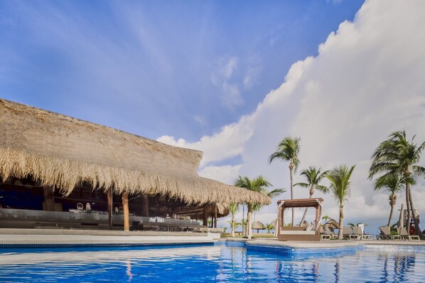 Poolside bar