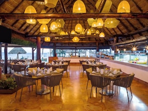 Tägliches Frühstücksbuffet (34 USD pro Person)