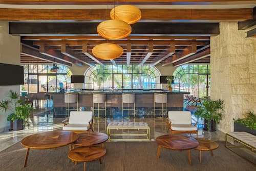 Lobby lounge