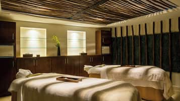 Salas de tratamiento para parejas, sauna y tina de hidromasaje