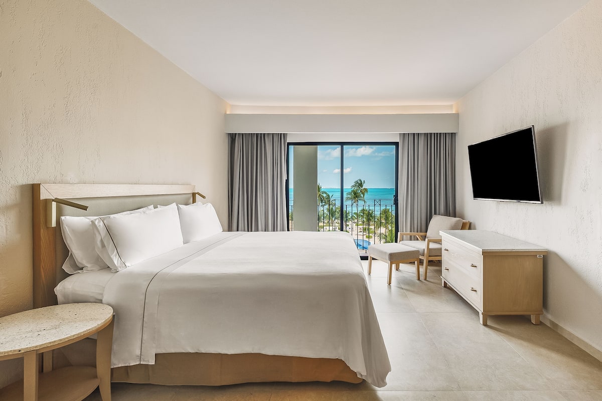 Premium Villa Master Suite | Tallelokero huoneessa, pimennysverhot, silitysrauta/-lauta