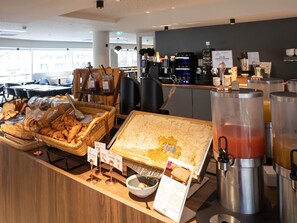 Daily buffet breakfast (EUR 19.9 per person)