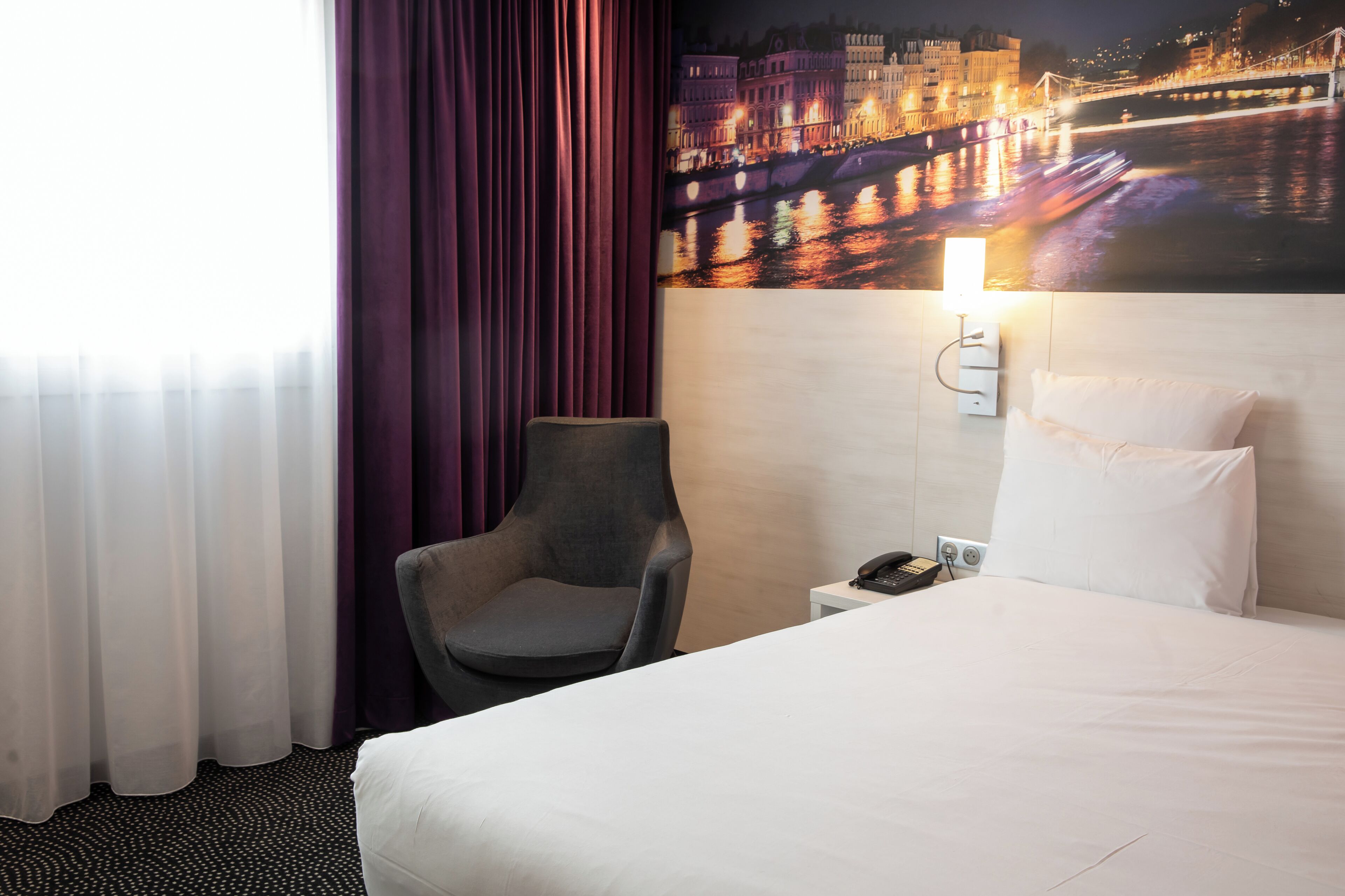 classic room, 1 double bed | premium bedding, pillow-top beds, free minibar, in-room safe