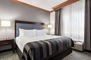 Escritorio, tabla de planchar con plancha y cunas gratuitas