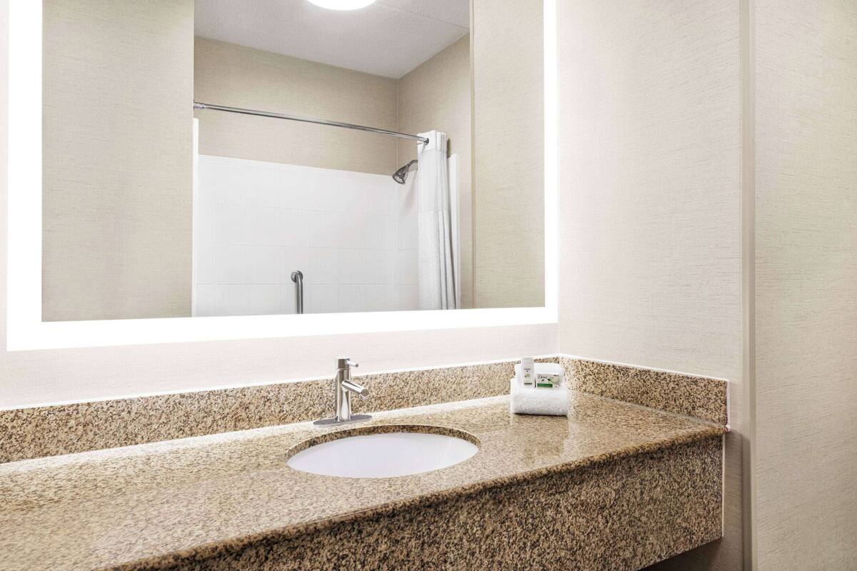 eco-friendly toiletries, hair dryer, towels