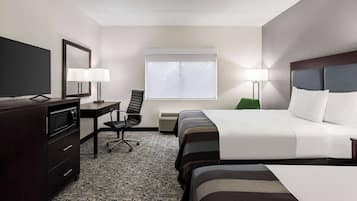 Desk, iron/ironing board, free cots/infant beds, bed sheets