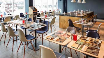 Breakfast, lunch, dinner served; international cuisine