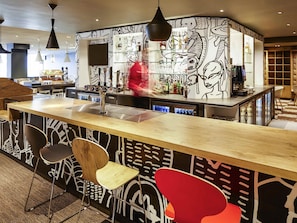 Breakfast, lunch, dinner served; international cuisine