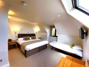 Family Room | 1 bedroom, premium bedding, desk, iron/ironing board