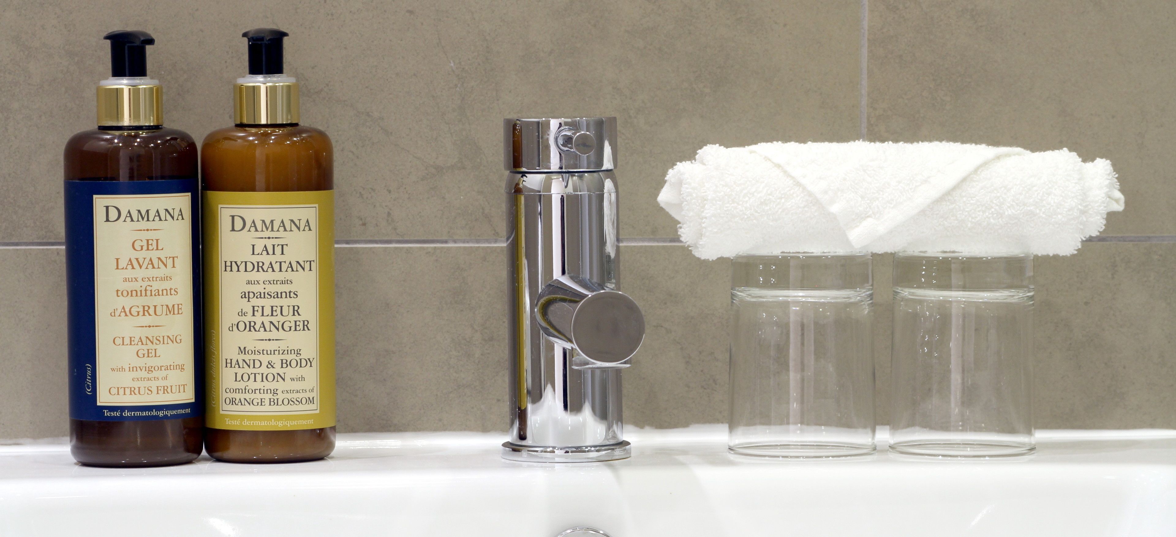 combined shower/bathtub, free toiletries, hair dryer, towels