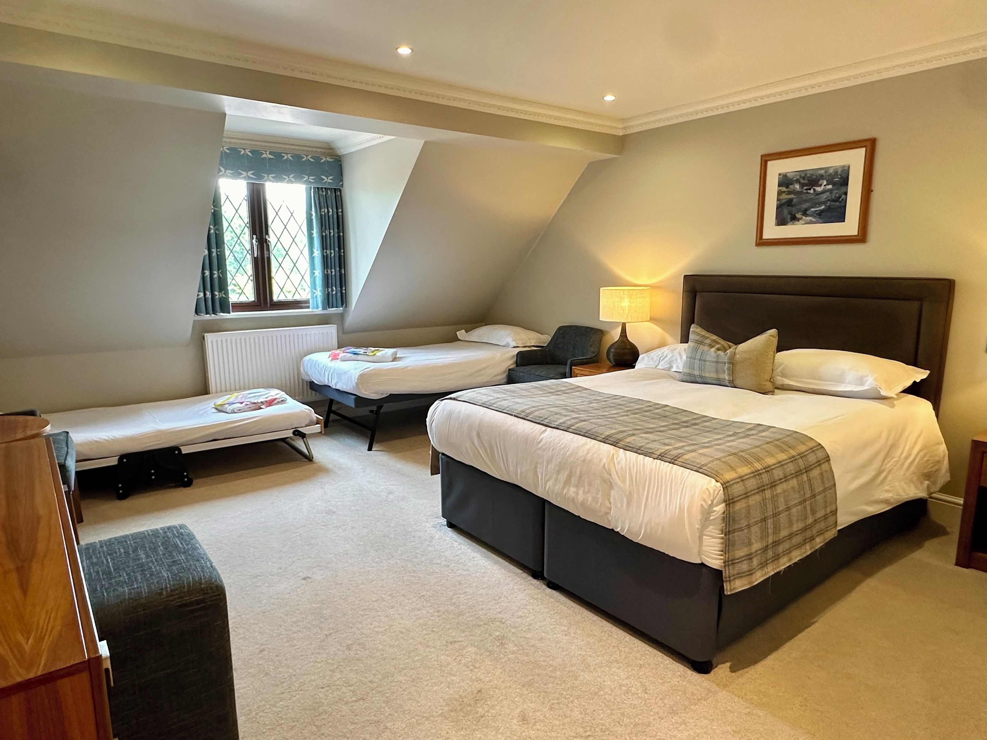 family room | 1 bedroom, premium bedding, desk, iron/ironing board