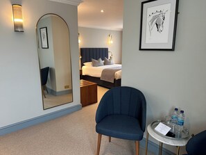 高档床上用品、办公桌、熨斗/熨板、免费 WiFi