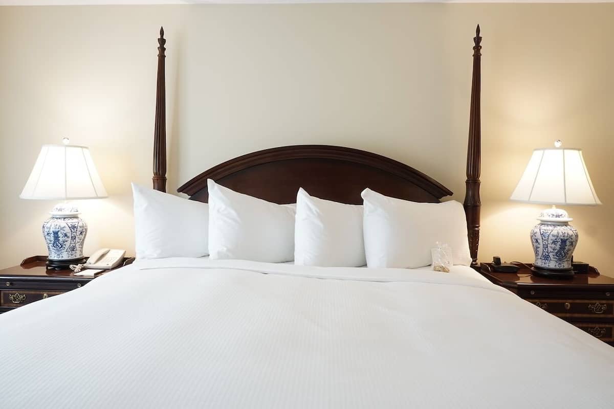 Ropa de cama de alta calidad, cubrecamas y colchones con pillow-top