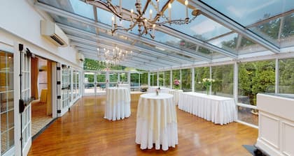 Simsbury Inn
