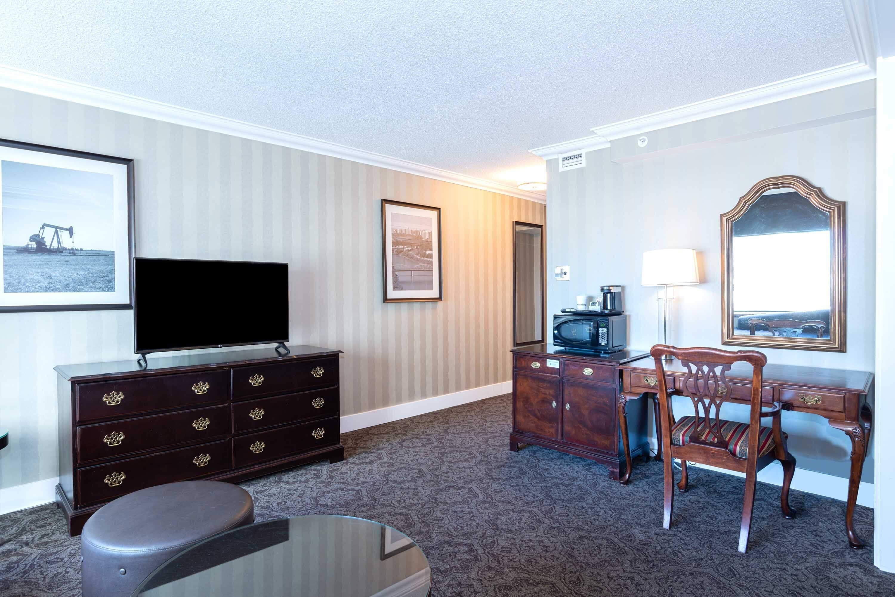 Photo - Sandman Signature Edmonton Downtown Hotel