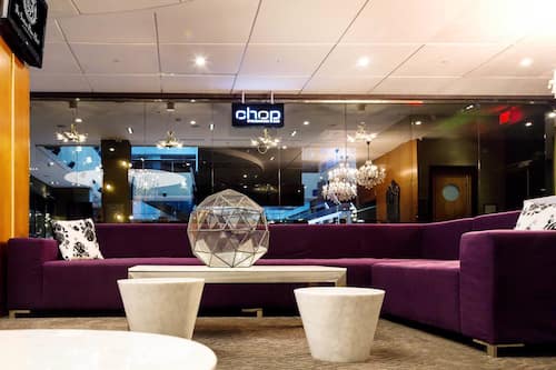 Bar-salon dans le hall