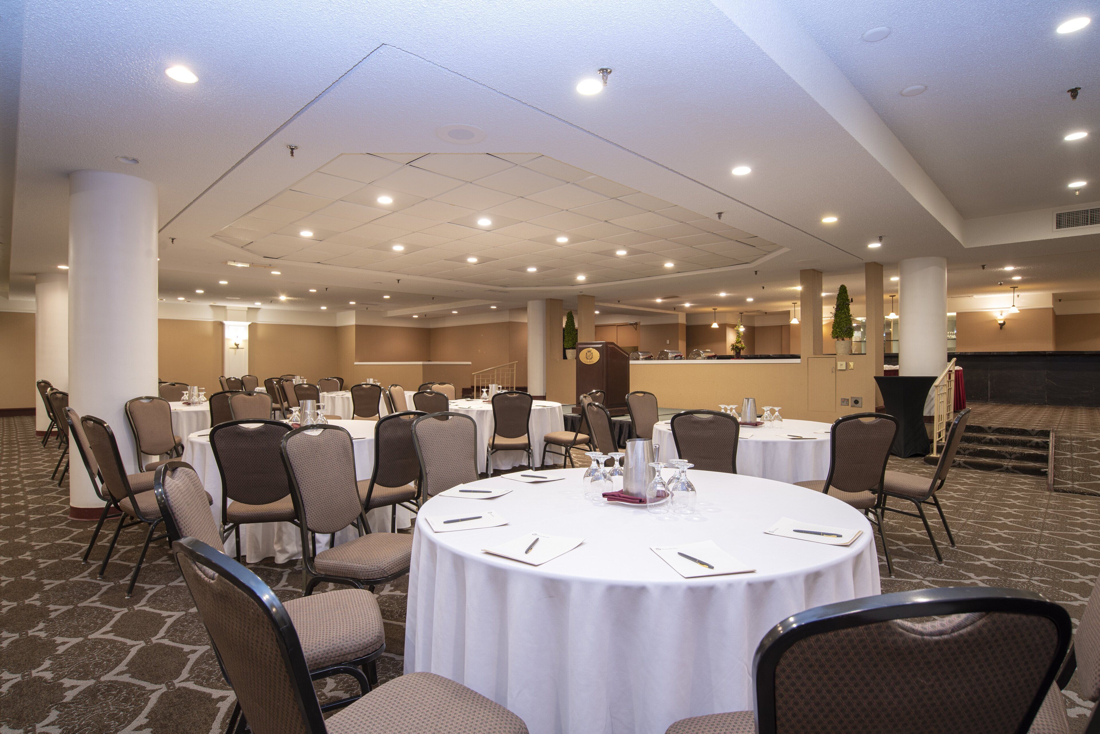 Photo - Sandman Signature Edmonton Downtown Hotel