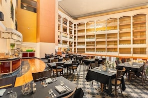 Breakfast, lunch, dinner served; local and international cuisine