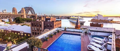 Outdoor pool, pool loungers