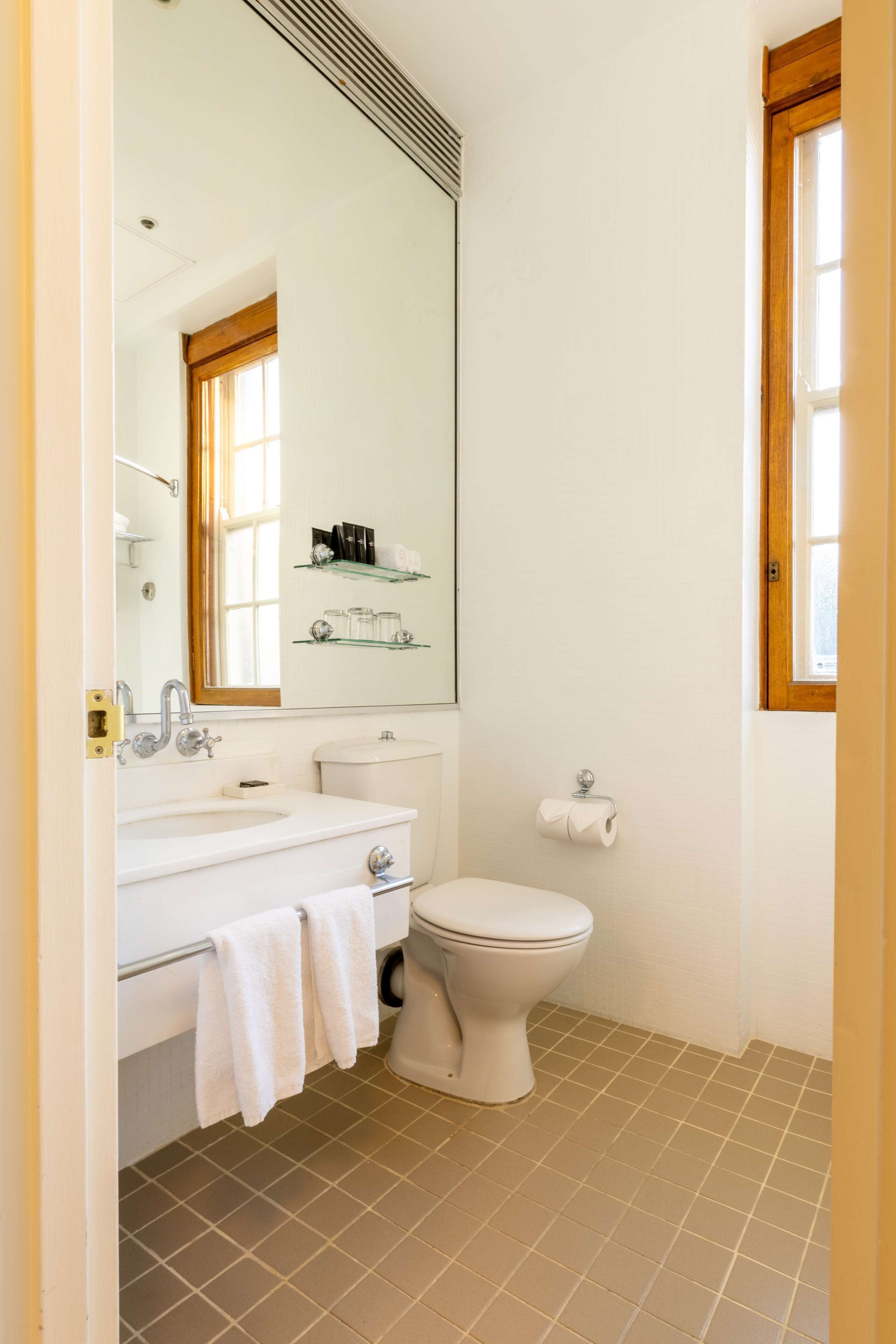 combined shower/bathtub, eco-friendly toiletries, hair dryer, towels