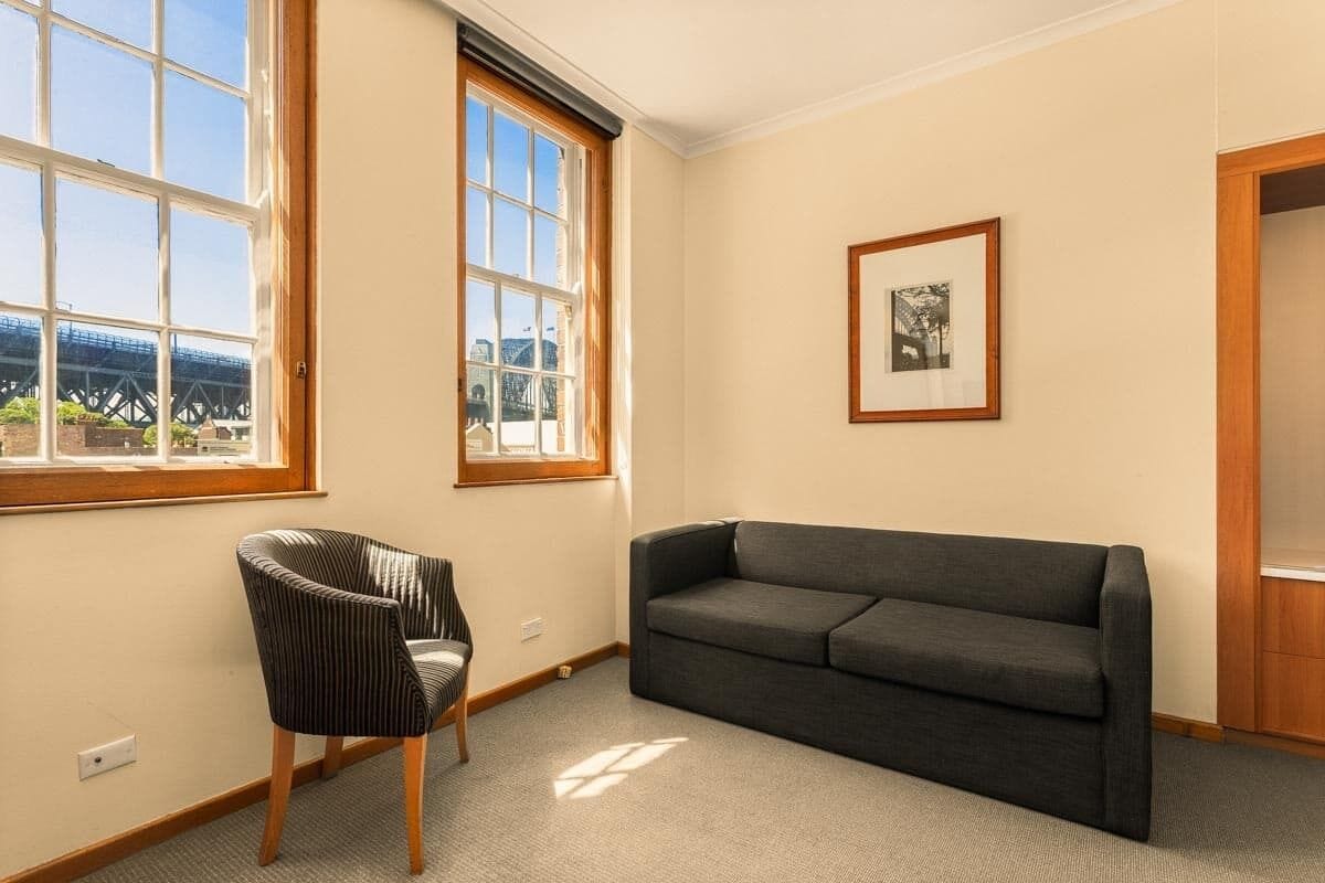 executive king | living area | lcd tv, pay films