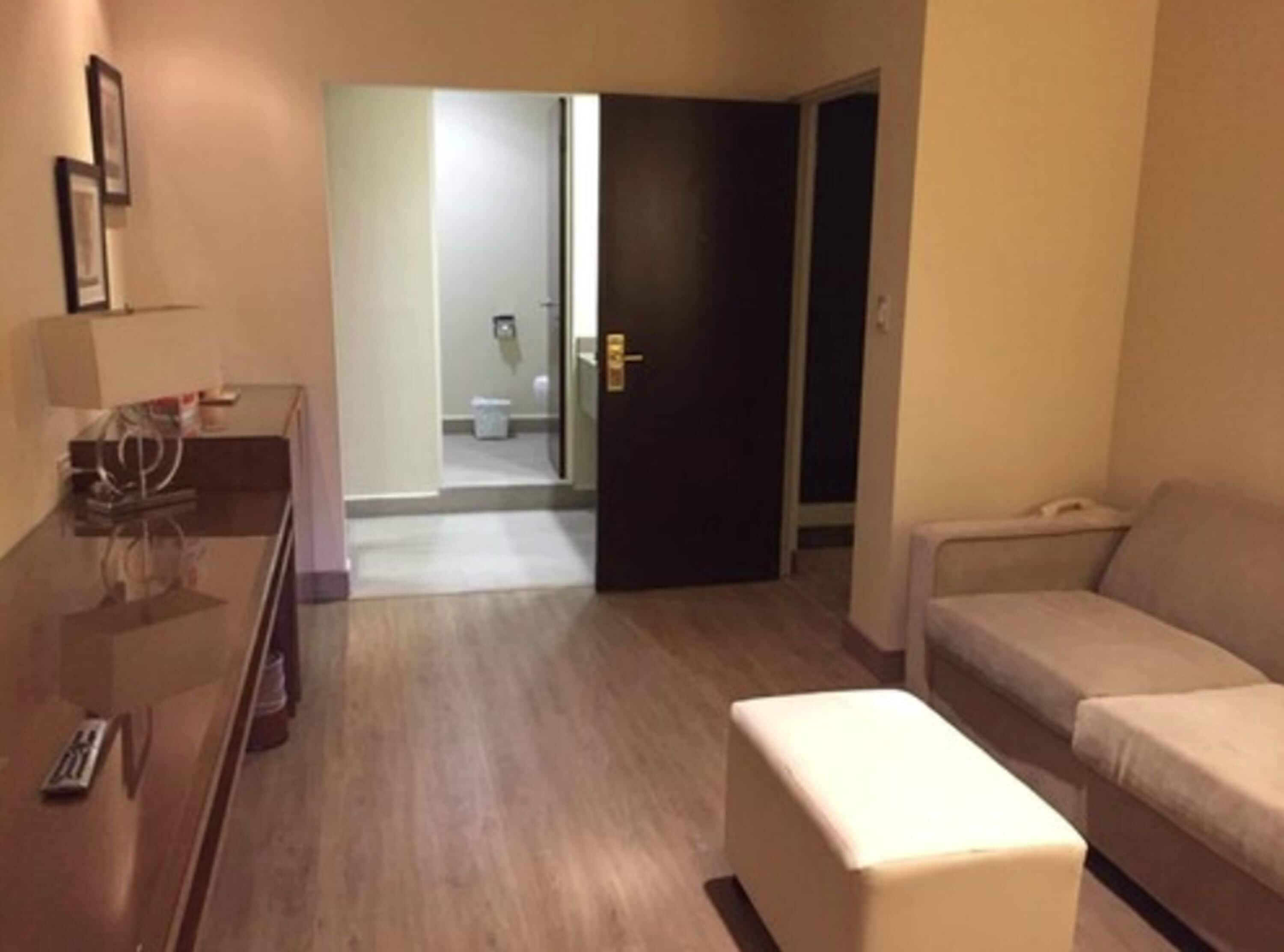 room | in-room safe, desk, soundproofing, iron/ironing board