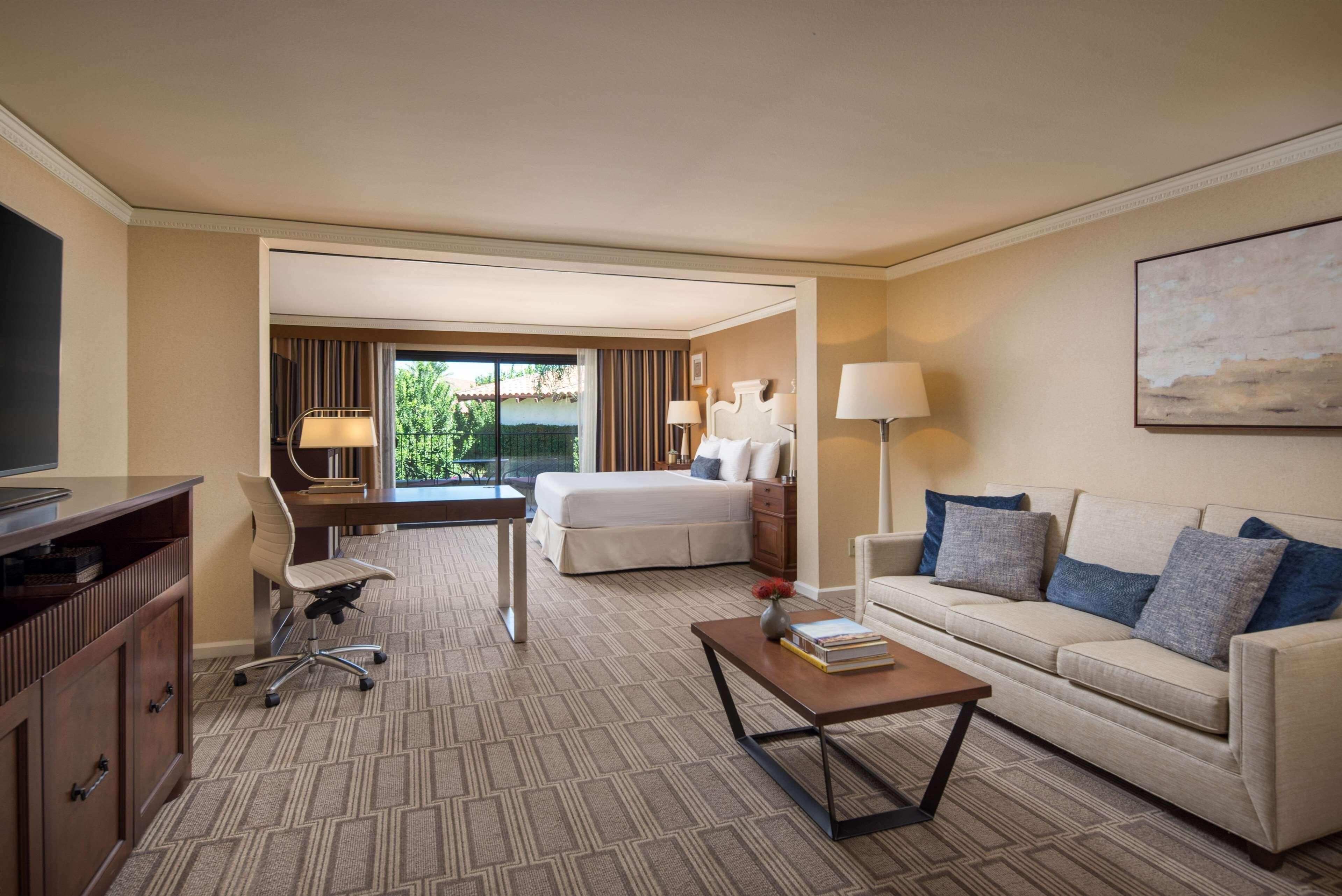 Premium bedding, in-room safe, desk, laptop workspace