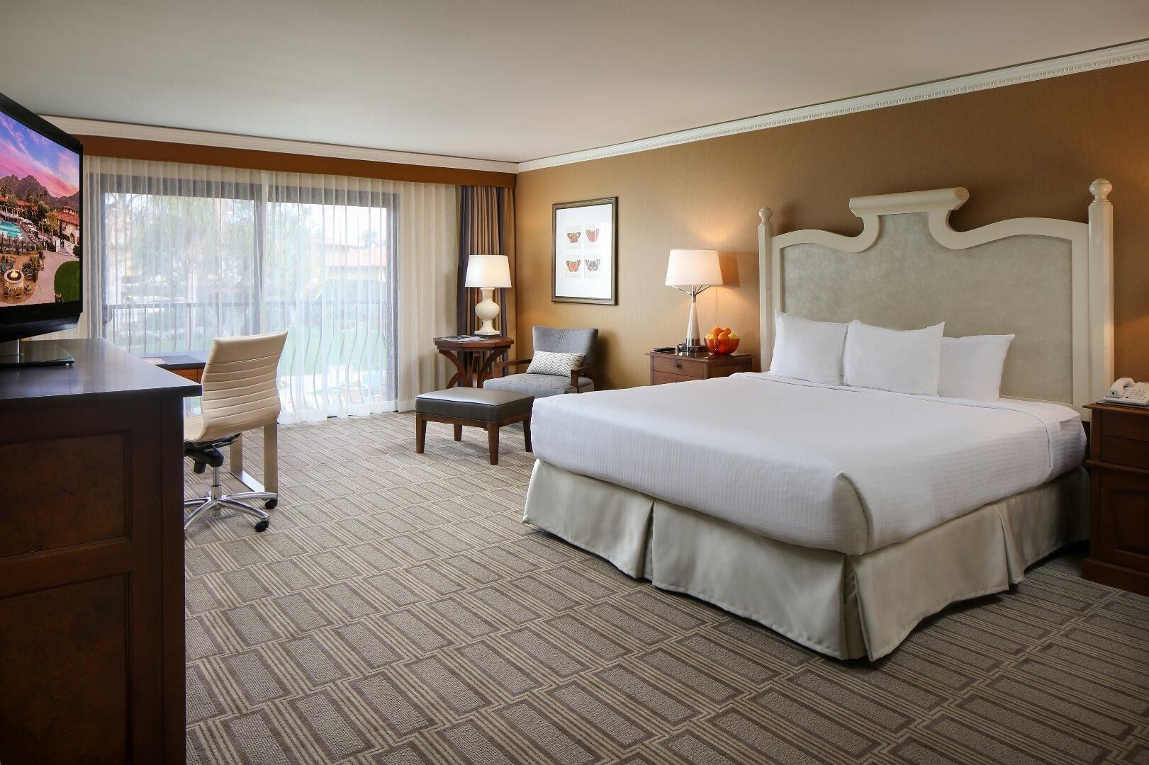Premium bedding, in-room safe, desk, laptop workspace