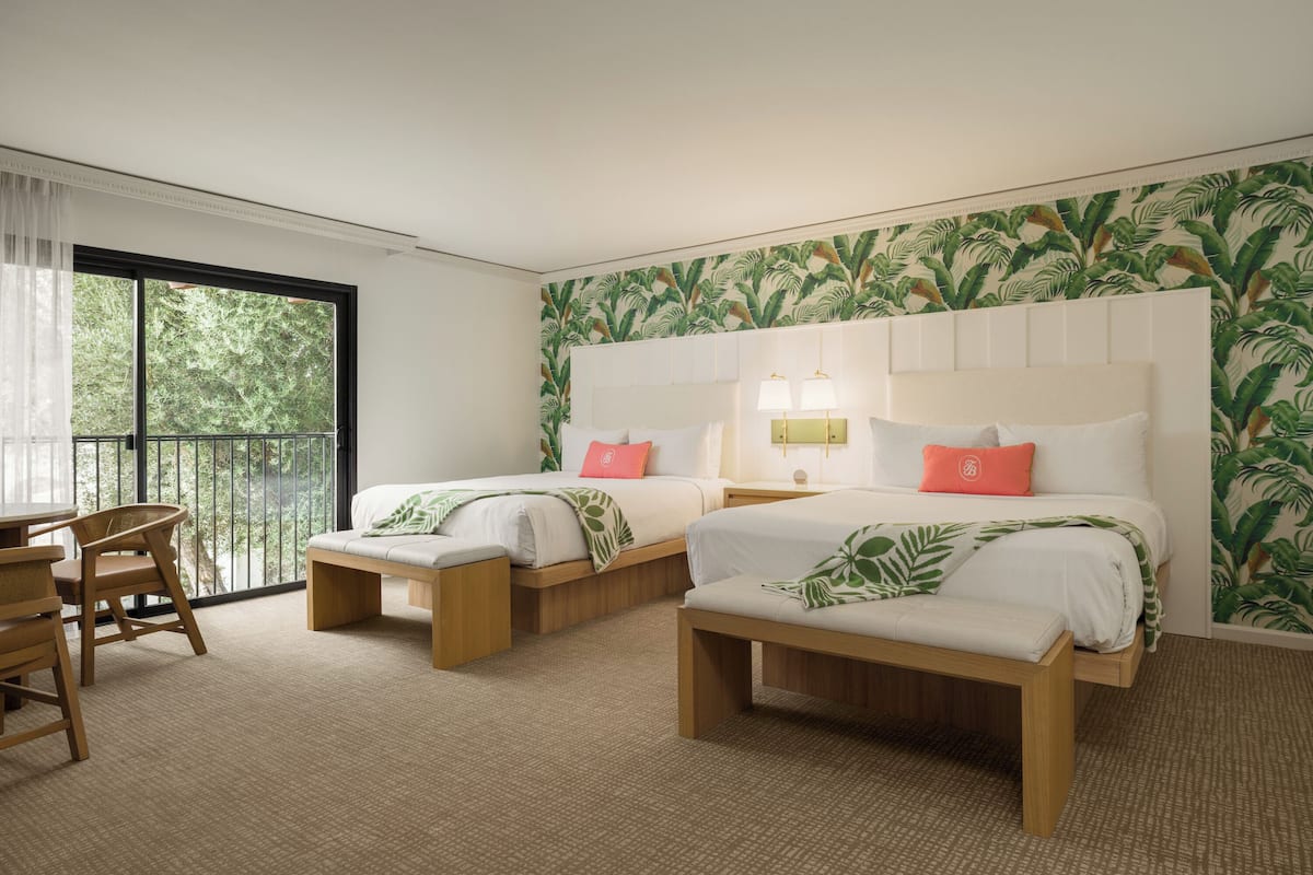 Premium bedding, in-room safe, desk, laptop workspace